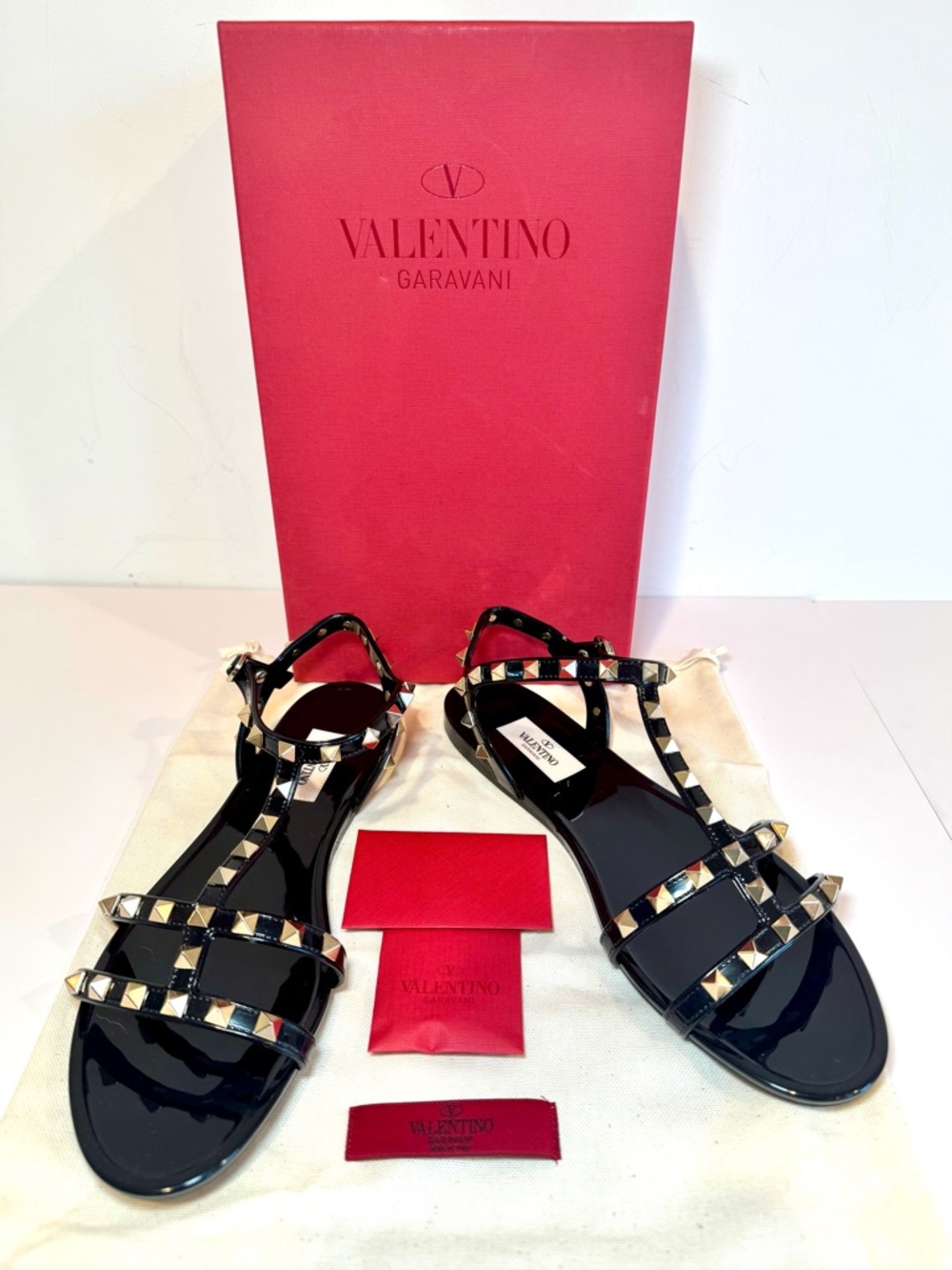 NWT Valentino Garavani Rockstud Black Rubber Sandals, Size 40